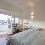 Rent a room of 120 m² in lisbon