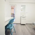 Rent 4 bedroom apartment in Valencia