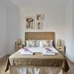 Rent 4 bedroom apartment of 65 m² in Barcelona