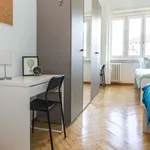 Rent 5 bedroom apartment in Milan