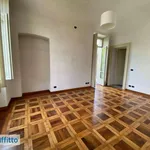 Affitto 6 camera appartamento di 210 m² in Turin