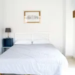 Rent a room of 140 m² in valencia