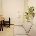 Rent a room of 90 m² in Barcelona