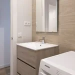 Rent 4 bedroom apartment of 65 m² in Barcelona