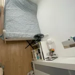 Rent 4 bedroom apartment in Barcelona