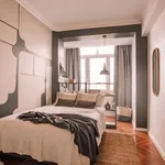 Rent 4 bedroom apartment of 80 m² in Lisboa