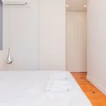 Rent 5 bedroom apartment of 102 m² in Lisbon