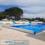 Villa a schiera arredata con terrazzo