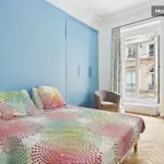 Rent 5 bedroom apartment of 180 m² in Paris