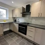 Rent 3 bedroom flat in Wakefield