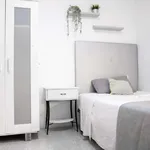 Rent a room of 200 m² in madrid