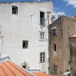 Rent a room of 65 m² in lisbon