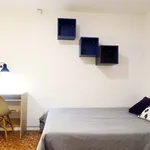 Rent a room of 460 m² in Barcelona