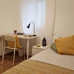 Rent a room of 90 m² in valencia