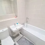 Rent 3 bedroom flat in East Midlands