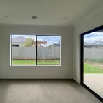 Rent 4 bedroom house in Armstrong Creek VIC 3217