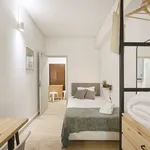 Rent a room of 250 m² in Lisbon