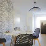 Rent 2 bedroom apartment of 63 m² in Bordeaux