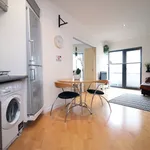 Rent 2 bedroom flat of 74 m² in Cardiff