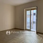 Affitto 3 camera appartamento di 89 m² in Napoli