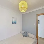 Rent a room of 77 m² in Zaragoza