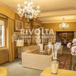 Rent 5 bedroom apartment of 350 m² in Roma