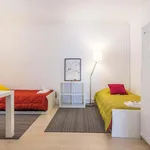 Rent a room of 600 m² in Rio Tinto