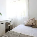 Rent a room of 96 m² in Madrid