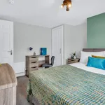 Rent 6 bedroom apartment in Leeds