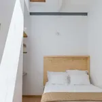 Rent 4 bedroom apartment of 32 m² in Porto