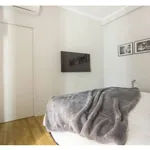 Rent 1 bedroom apartment of 500 m² in Paris