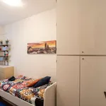 Rent a room of 150 m² in milan