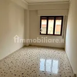 Affitto 3 camera appartamento di 90 m² in Palermo