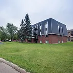 3 bedroom apartment of 893 sq. ft in Longueuil