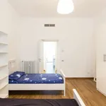 Rent a room of 330 m² in milan