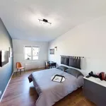 Rent a room of 200 m² in paris