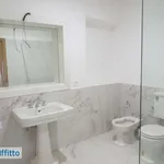 Affitto 6 camera appartamento di 302 m² in Rome