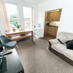 Rent 3 bedroom flat in Leeds