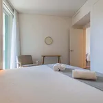 Rent 4 bedroom apartment of 70 m² in Lisboa