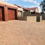 Rent 3 bedroom apartment of 102 m² in Polokwane