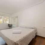 Rent a room of 80 m² in valencia