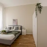 Rent 4 bedroom apartment of 50 m² in Milan