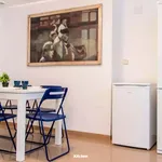 Rent a room of 163 m² in Valencia