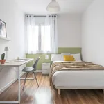 Rent 2 bedroom apartment of 14 m² in Barcelona