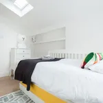 Rent 4 bedroom flat in South East England