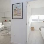 Rent 2 bedroom apartment of 40 m² in Porto