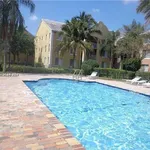 Rent 2 bedroom apartment of 85 m² in Pembroke Pines