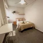 Rent a room of 100 m² in valencia