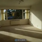 Rent 2 bedroom flat in Reigate and Banstead