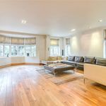 Rent 5 bedroom house of 600 m² in London